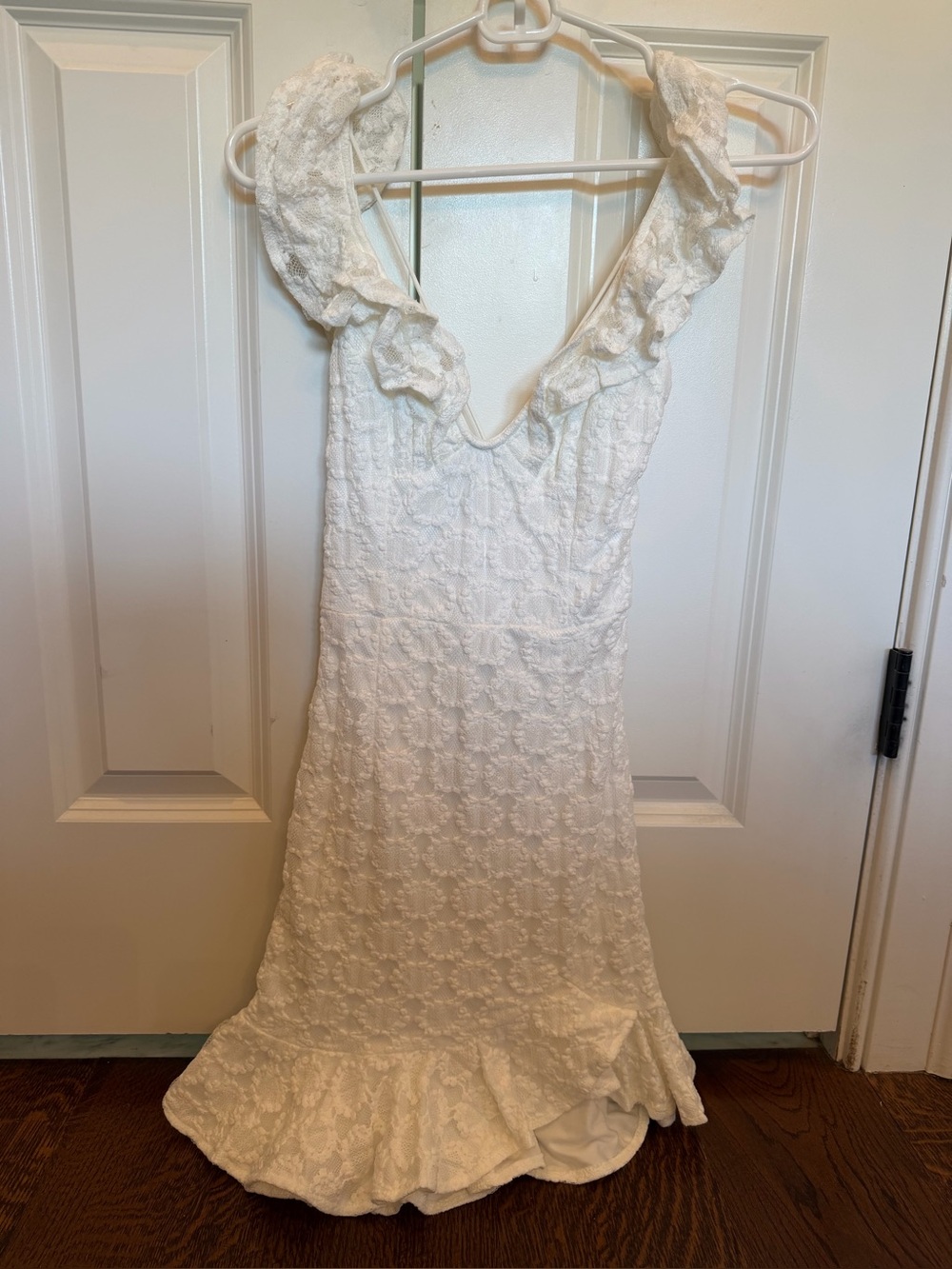 Selfie Leslie White Lace Ruffled V-Neck Midi Dress